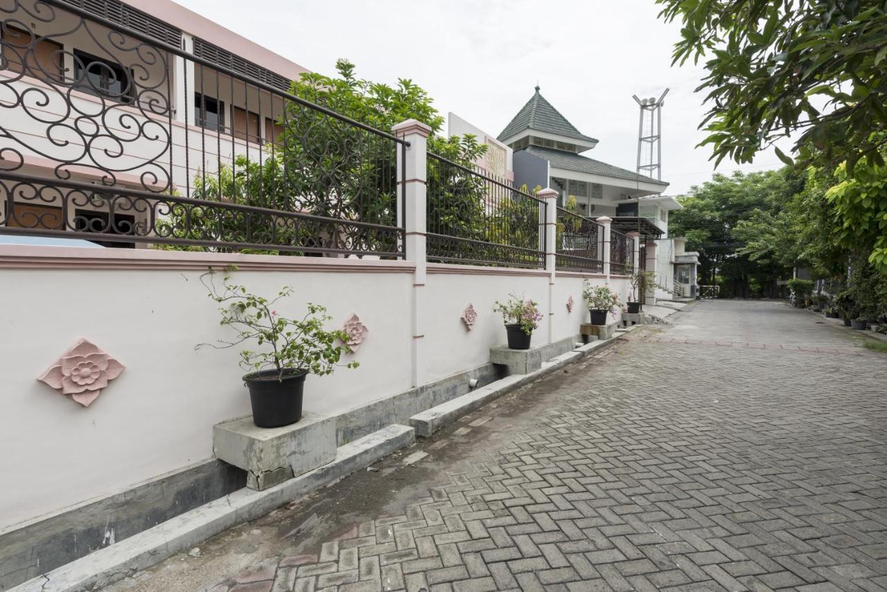 คูลคอสต์ ชาเรียะฮ์ เนียร์ Upn เวเทแรน Hotel Medokanayu ภายนอก รูปภาพ